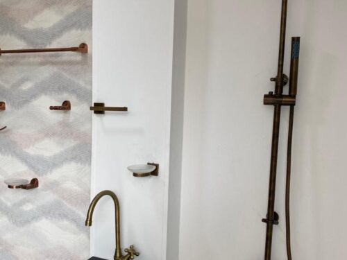 Ducha y llave/grifo baño